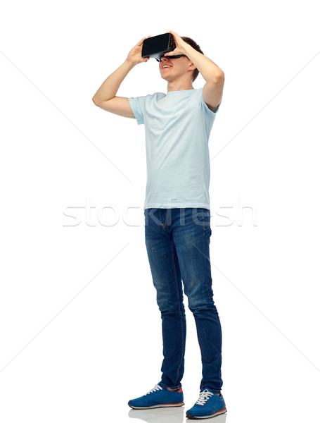 Fericit om virtual realitate setul cu cască ochelari 3d Imagine de stoc © dolgachov