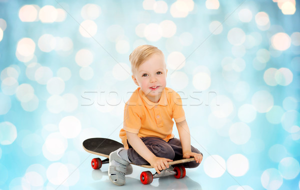счастливым мало мальчика сидят скейтборде детство Сток-фото © dolgachov
