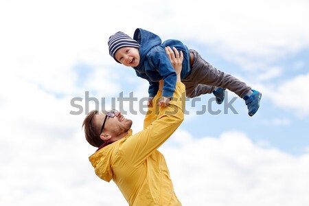 Apa fia játszik szórakozás kint család gyermekkor Stock fotó © dolgachov
