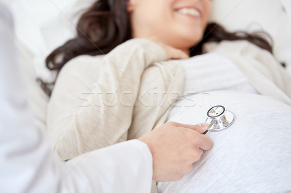 Foto d'archivio: Medico · stetoscopio · donna · incinta · gravidanza · medicina