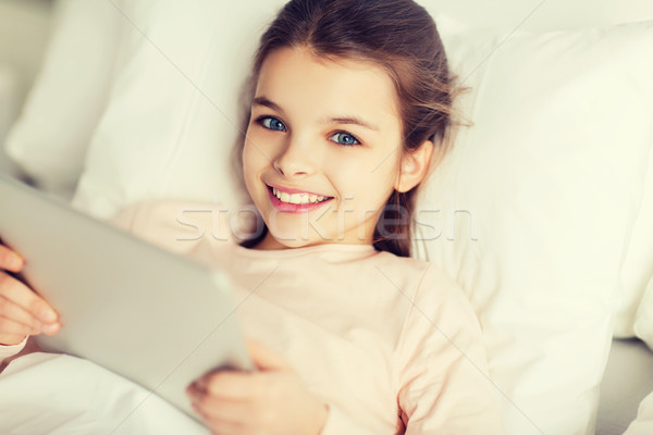 Mädchen glücklich Bett home Menschen Kinder Stock foto © dolgachov