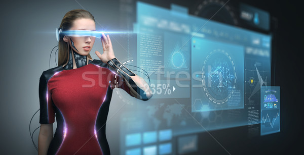 Mulher virtual realidade óculos microchip tecnologia Foto stock © dolgachov