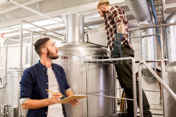 Stock foto: Männer · Zwischenablage · Brauerei · Bier · Anlage · Geschäftsleute