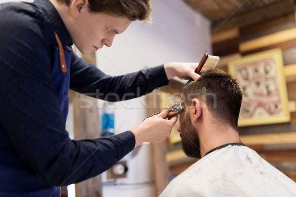 Férfi fodrász körülvágó vág fodrászat hajviselet Stock fotó © dolgachov