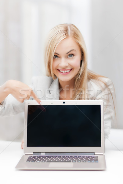 Stockfoto: Zakenvrouw · laptop · computer · foto · glimlachend · vrouw · kantoor