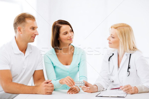 Arts pillen gezondheidszorg medische man geneeskunde Stockfoto © dolgachov
