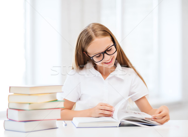 Student meisje studeren school onderwijs weinig Stockfoto © dolgachov