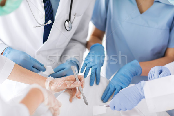 Zdjęcia stock: Młodych · grupy · lekarzy · operacja · opieki · zdrowotnej · medycznych