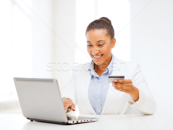 деловая женщина ноутбука кредитных карт бизнеса банковской технологий Сток-фото © dolgachov