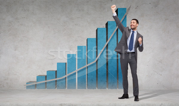 Foto stock: Feliz · empresario · las · manos · en · alto · gráfico · negocios · oficina