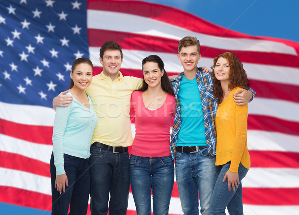 Gruppe lächelnd Jugendliche amerikanische Flagge Freundschaft Menschen Stock foto © dolgachov