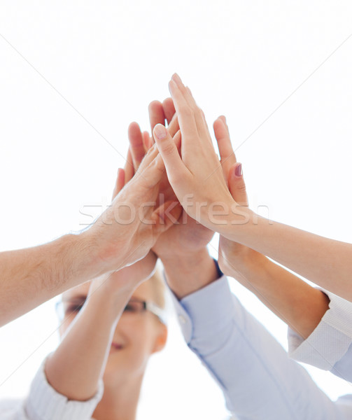 Foto stock: Feliz · equipo · de · negocios · máximo · de · cinco · oficina · éxito · ganar