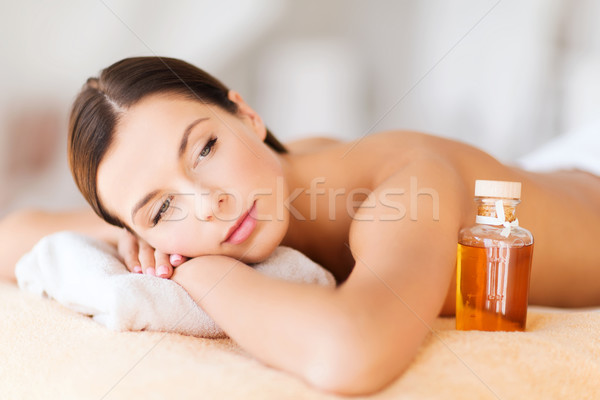 Felice donna spa salone massaggio Foto d'archivio © dolgachov