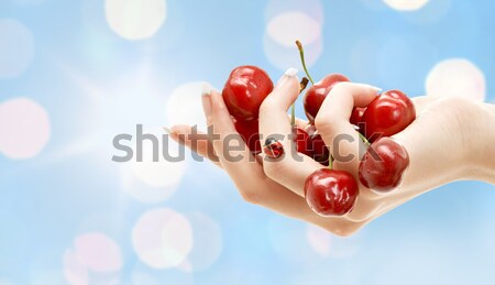 女子 口 嘴唇 舌頭 吃 櫻桃 商業照片 © dolgachov