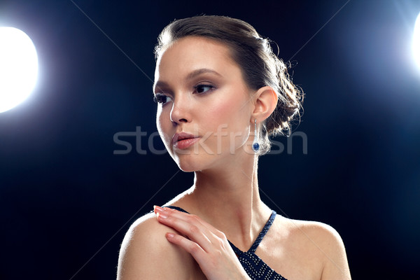 Güzel genç Asya kadın küpe güzellik Stok fotoğraf © dolgachov