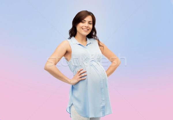 Fericit femeie gravida atingere mare burtă sarcină Imagine de stoc © dolgachov