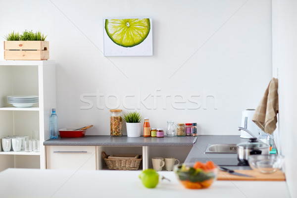 Moderno home interno cucina alimentare tavola cottura Foto d'archivio © dolgachov