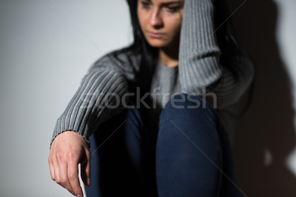Triest huilen vrouw lijden huiselijk geweld mensen Stockfoto © dolgachov