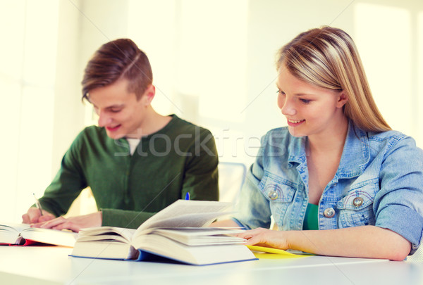 Studenten Lehrbücher Pfund Schule Bildung zwei Stock foto © dolgachov