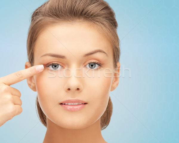 Mooie jonge vrouw wijzend vinger oog schoonheid Stockfoto © dolgachov