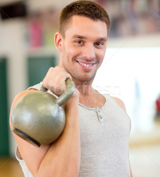 Sorridere uomo kettlebell palestra fitness sport Foto d'archivio © dolgachov