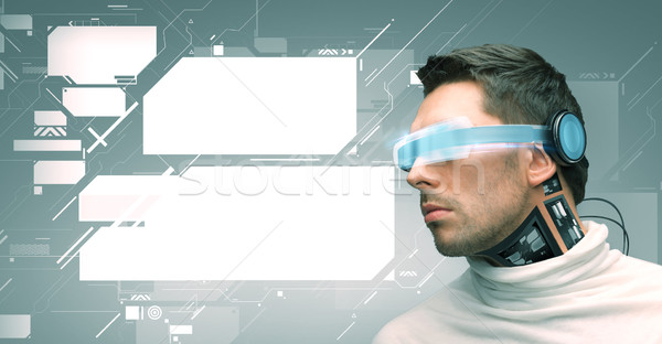 Om futuristic ochelari oameni tehnologie viitor Imagine de stoc © dolgachov