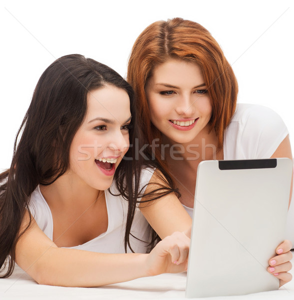 Due sorridere ragazze adolescenti computer tecnologia Foto d'archivio © dolgachov