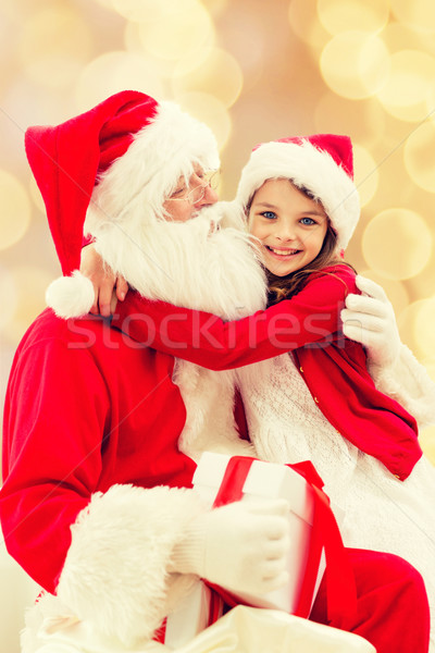 Glimlachend meisje kerstman vakantie christmas jeugd Stockfoto © dolgachov
