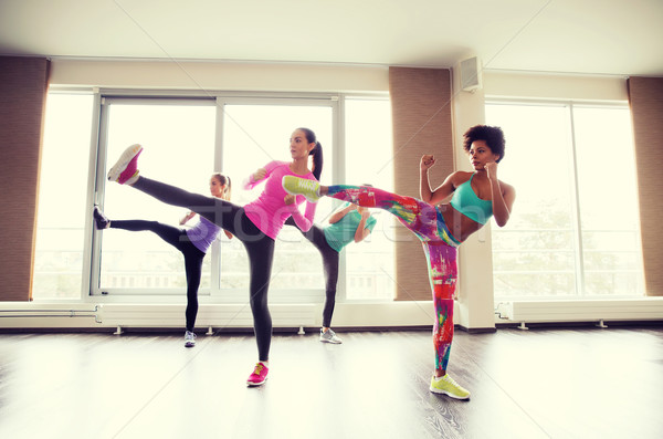 Stockfoto: Groep · vrouwen · vechten · gymnasium · fitness