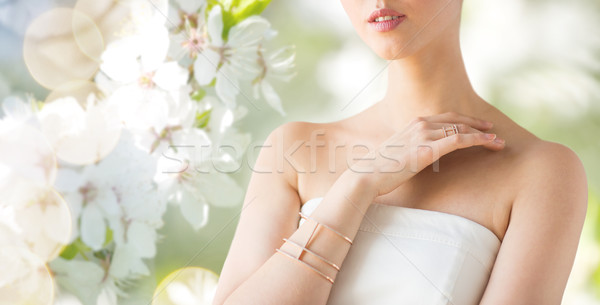Belle femme anneau bracelet glamour beauté Photo stock © dolgachov