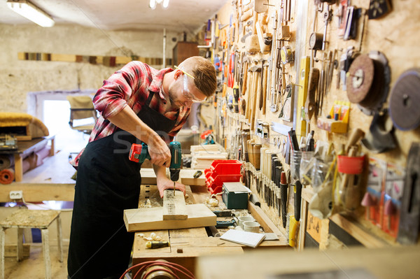 [[stock_photo]]: Charpentier · forage · forage · planche · atelier · profession