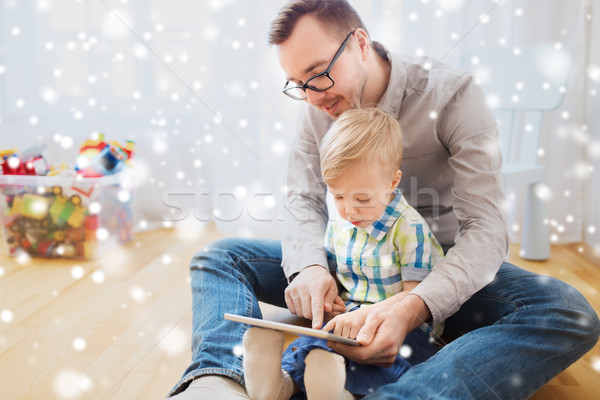 [[stock_photo]]: Père · en · fils · jouer · maison · famille · enfance