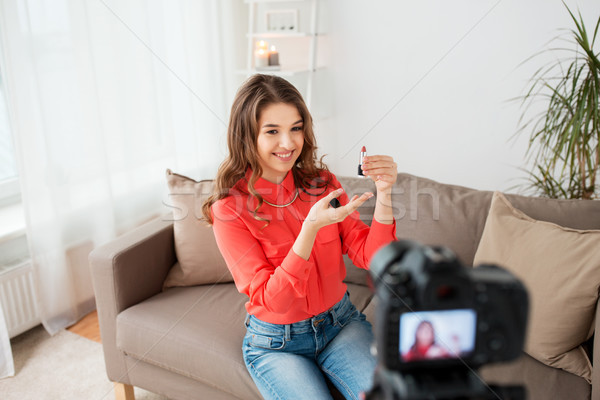Kobieta szminki kamery wideo blogging technologii Zdjęcia stock © dolgachov