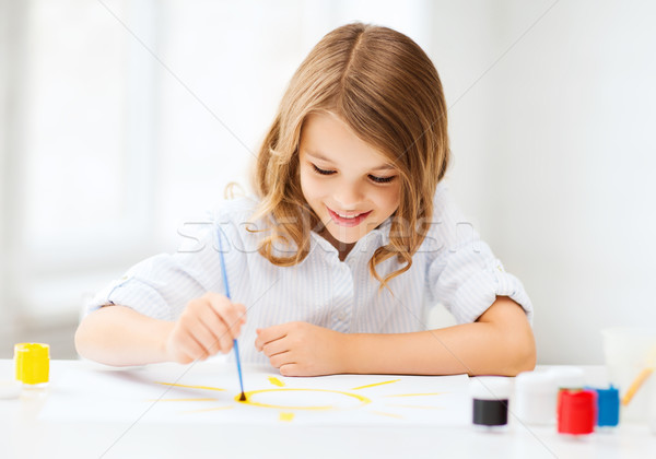 Kislány festmény iskola oktatás művészet kicsi Stock fotó © dolgachov