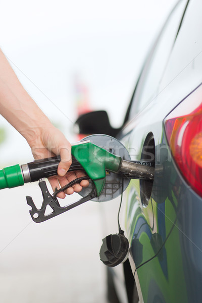 Człowiek benzyny paliwa samochodu stacji benzynowej transport Zdjęcia stock © dolgachov