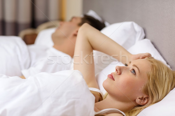 Boldog pár alszik ágy hotel utazás Stock fotó © dolgachov