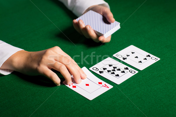 Concessionario carte da gioco casino gioco d'azzardo poker persone Foto d'archivio © dolgachov