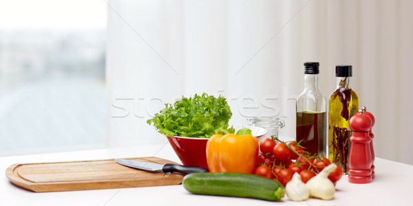 Zöldségek fűszer konyhai felszerelés asztal főzés csendélet Stock fotó © dolgachov