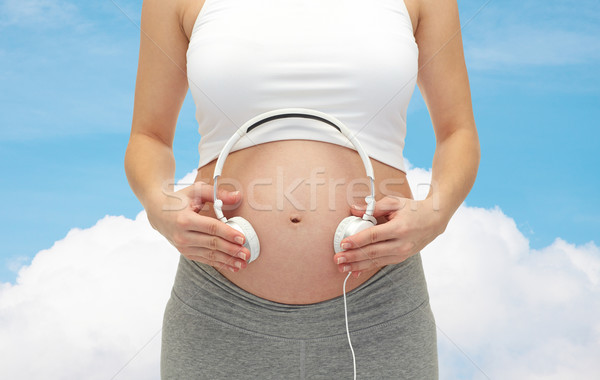 Stock fotó: Közelkép · terhes · nő · fejhallgató · pocak · terhesség · emberek