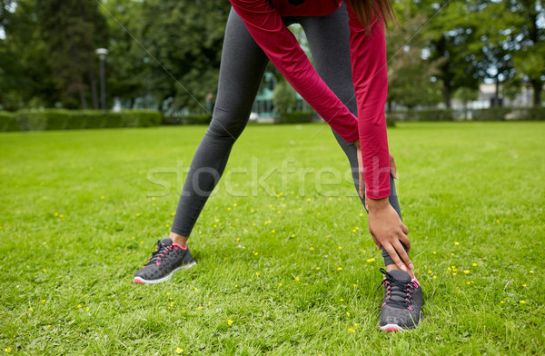 ストックフォト: 女性 · ストレッチング · 脚 · 屋外 · フィットネス