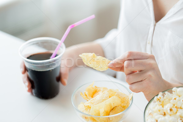 Közelkép nő egészségtelen étel Coca Cola csésze emberek Stock fotó © dolgachov