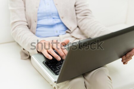 Senior donna laptop home tecnologia Foto d'archivio © dolgachov