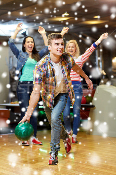 Foto stock: Feliz · joven · pelota · bolera · club