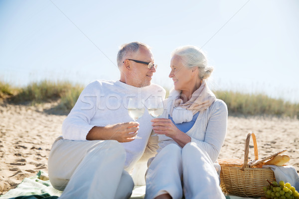 Boldog idős pár beszél nyár tengerpart család Stock fotó © dolgachov