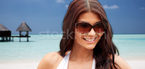 Souriant jeune femme lunettes de soleil plage vacances d'été tourisme [[stock_photo]] © dolgachov