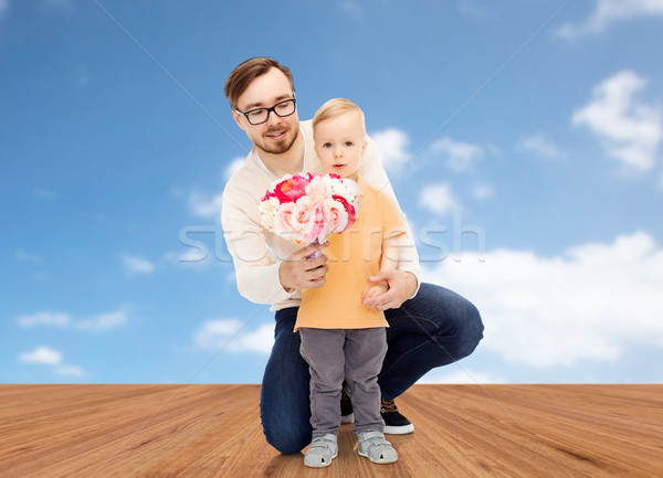 快樂 父親的兒子 花卉 家庭 童年 商業照片 © dolgachov