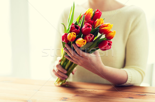 Vrouw tulp bloemen mensen Stockfoto © dolgachov