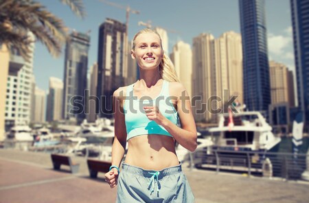 Foto stock: Feliz · mujer · botella · beber · verano · playa