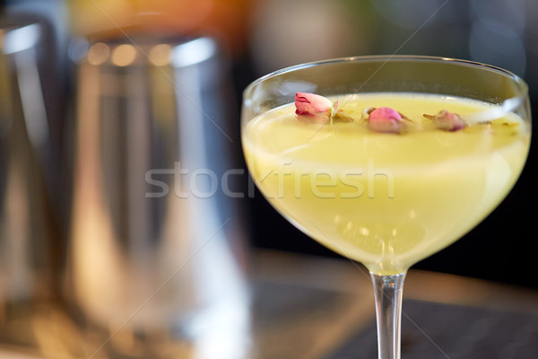 Szkła koktajl bar alkoholu napojów Zdjęcia stock © dolgachov