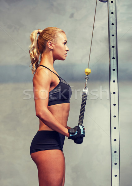 Músculos cable gimnasio máquina deporte Foto stock © dolgachov